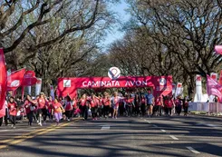 Más de 12 mil personas participaron de la "Caminata Avon" contra el cáncer de mama
