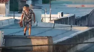 Saltaba de techo en techo como si estuviera haciendo parkour: lo detuvieron y descubrieron que era un ladrón