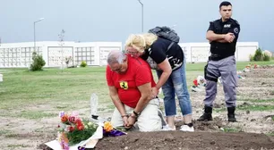 El “Pata” Medina visitó el cementerio y la Uocra lo recibió como a un héroe