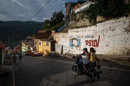 La propaganda chavista desaparece en Venezuela por un cambio de enfoque hacia el capitalismo