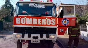 Tras los incendios, bomberos de Capilla del Monte piden ayuda para renovar su autobomba de 1964