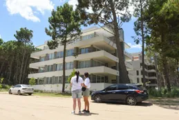 Detectan 200 viviendas y 25 edificios que figuraban como baldíos en Pinamar y Cariló