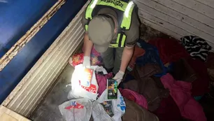 Golpe al contrabando en Corrientes: Gendarmería secuestró 60 celulares de $18 millones ocultos en un camión