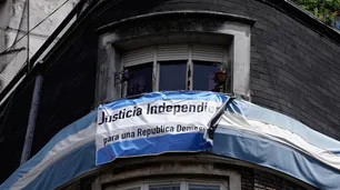 "Justicia independiente": vecinos de Cristina Kirchner colgaron una bandera por el kiosquero asesinado