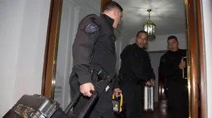 Allanan departamentos en el edificio donde vive Cristina Fernández de Kirchner