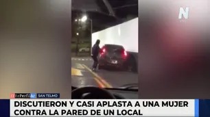 Discutieron y casi arrolla a una mujer en un local de comida rápida