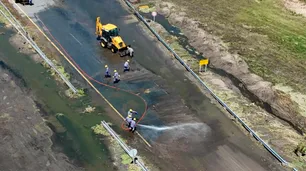 Derrame cloacal en Ruta 11 provoca corte de tránsito y largas filas en Pinamar