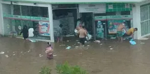Detuvieron a ocho personas que saquearon una farmacia en medio de la inundación en Corrientes