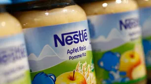 Nestlé se vuelve vegana: saca una hamburguesa sin carne y leche de nuez