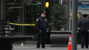 "Negar, defender y deponer": los mensajes descubiertos en las balas que dispararon contra el CEO de United Healthcare