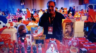 Las botellas de Coca-Cola más curiosas, en manos de un argentino