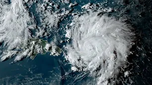 Con vientos de 130km/h, "Dorian" se aleja de Puerto Rico y amenaza a Florida