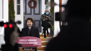 Hasta Justin Trudeau usó el meme de Bernie Sanders