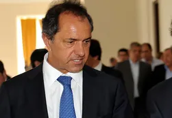 Scioli extendió su paso por Alemania por molestias en su hombro