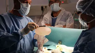 Estadísticas ocultas, siliconas para el Tercer Mundo y prótesis que estallan: el lado B de los implantes de mamas