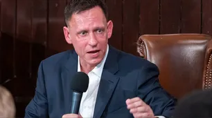 Cómo se compone la fortuna de Peter Thiel: inversiones, participaciones y el rol de Palantir