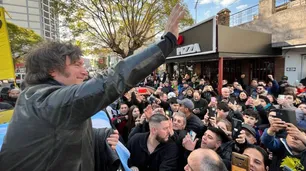 Caravana de Javier Milei: le robaron a un periodista mientras estaba al aire