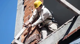 La industria y la construcción cayeron fuerte en noviembre según el INDEC