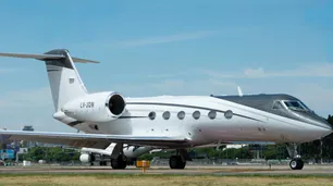 Flávio Bolsonaro, la causa ANDIS y Chiqui Tapia: la historia del avión privado bajo la lupa en Puerto Iguazú