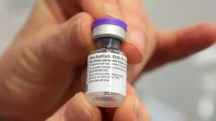BioNTech avanza hacia dosis de refuerzo adaptada a ómicron