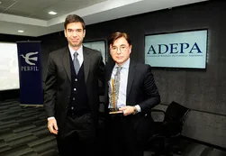Fontevecchia recibió el Premio de Honor de ADEPA y pidió sostener un periodismo con "mirada crítica"