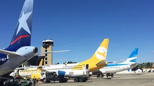 Tras el incidente entre dos aviones, denuncian que el espacio aéreo "está saturado"