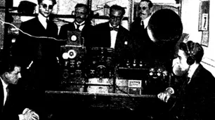 En el Día de la Radio, recordamos a "los locos de la Azotea" que hace 99 años hicieron la primera transmisión