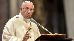 El Papa Francisco cruzó a Clarín y a los medios que buscan "destruir la comunicación libre"
