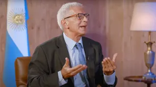 Cúneo Libarona se acordó de las "ojotas" y "las milanesas" en el Ministerio y volvió a atacar al feminismo