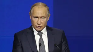 Rusia considera cambios a límites de mandato en la Constitución