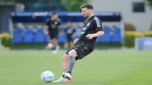 Lionel Messi se entrenó a la par de sus compañeros e ilusiona con ser titular ante Uruguay