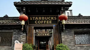 La guerra comercial llegó al Café: se achica Starbucks en China