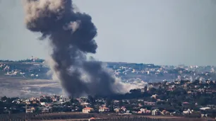 Israel, implacable: más "bombardeos de precisión" en Beirut y miles de libaneses huyen a Siria