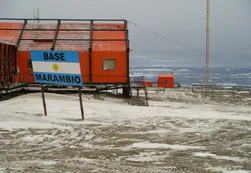 En la Base Marambio sólo votaron tres personas