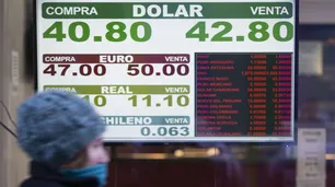 Pese al "veranito electoral" del dólar, analistas aseguran que (todavía) no hay atraso cambiario