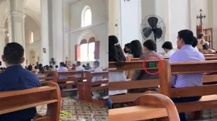Oremos: lo engancharon en plena misa mirando Ecuador- Qatar