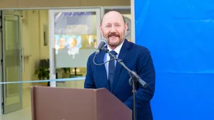 Insfrán inauguró un centro de salud y apuntó contra Milei: “Hacemos lo que los libertarios le niegan al pueblo”