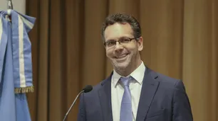 Durísimo editorial de Pablo Rossi: "Han convertido el peso en papelitos de colores"