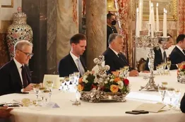 OTAN: sentaron al líder homófobo de Hungría junto al esposo gay del premier de Luxemburgo