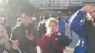La quema de barbijos enfrentó a militantes K y anti K