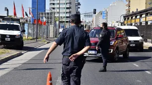 Caos vehicular por controles: "Esto es el sueño de convertirnos en esclavos", se quejó Julio Bárbaro