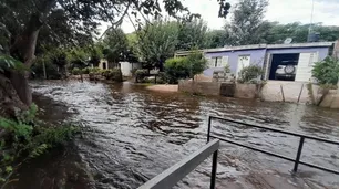 28 familias afectadas por la crecida del río en La Calera; el municipio denuncia falta de coordinación
