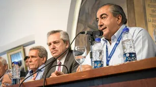 El Gobierno acordó aumentos salariales por decreto "sin suspender paritarias"