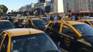 Protesta de taxistas en el centro porteño contra el transporte "ilegal"