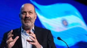 Federico Sturzenegger dijo que la reforma laboral no afectará a los estatales y que busca "crear empleo formal"