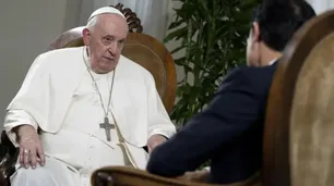Las tres heridas narcisistas, Dios y el Papa