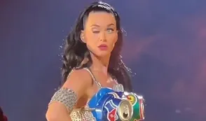 Katy Perry perdió el control de su párpado derecho en pleno festejo de sus 38 años