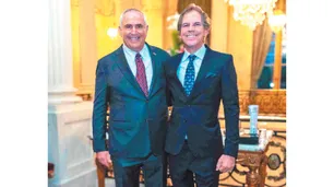Alec Oxenford protagonizó un informal debut como nuevo embajador de Milei