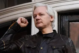 Cuáles son las denuncias que enfrenta Julian Assange