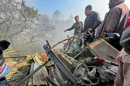 Impactante video de la tragedia en Nepal: un pasajero grabó los instantes previos a que el avión cayera